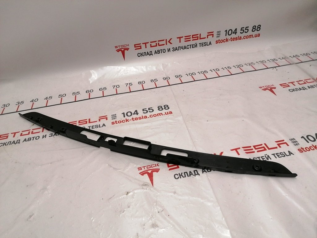 2 Support d'éclairage de plaque d'immatriculation et chrome. Garnitures de couvercle de coffre Tesla modèle X 1046925-00-E